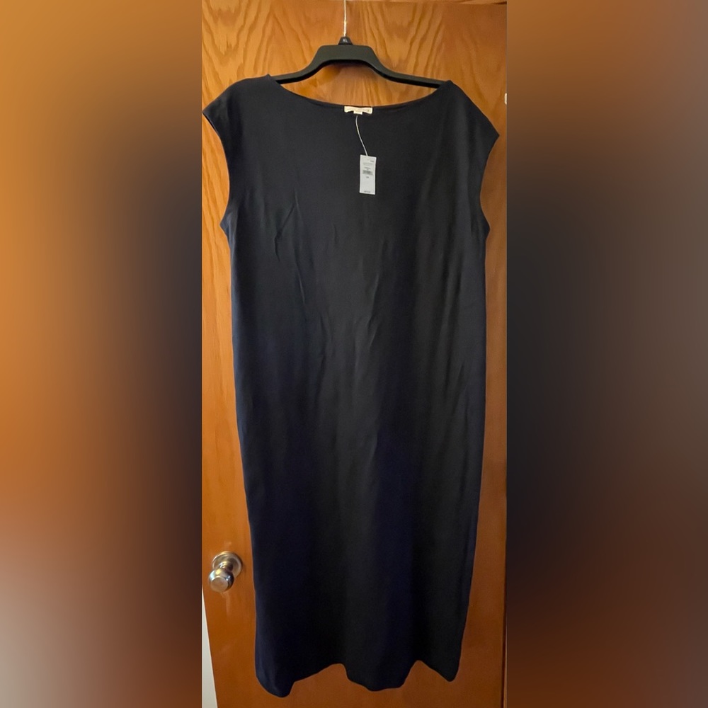 NWT Sleeveless navy blue Gap maternity dress.